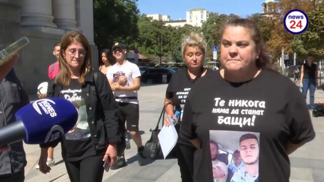 Роднини на загинали на пътя искат среща и с Борисов Сарафов, той не ги приема и не дава отговор