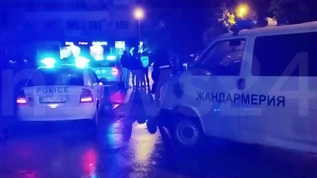 Жандармерия и маскирани полицаи обградиха жп гарата в Горна Оряховица