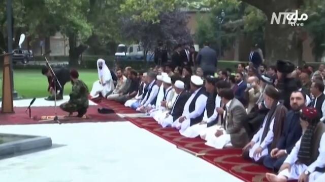 Как президент Афганистана молился во время обстрела