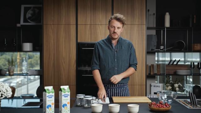 ЧІА-пудинг із сезонними ЯГОДАМИ | Рецепт КОРИСНОГО СНІДАНКУ | Євген Клопотенко