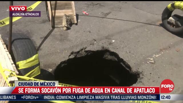 Se forma socavón por fuga de agua en canal de Apatlaco, alcaldía Iztacalco - Paralelo 23
