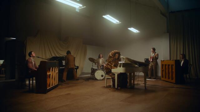 King Gizzard & The Lizard Wizard - Catching Smoke (Official Video)