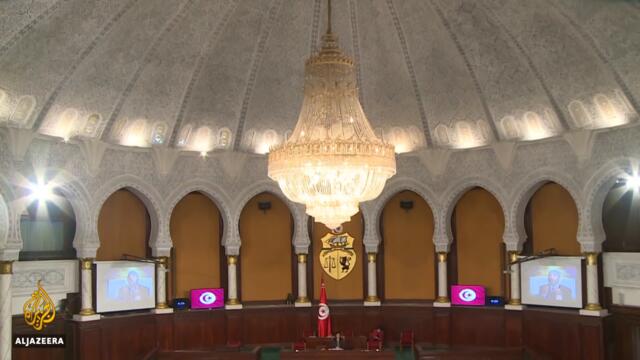 Tunisian president accuses politicians of corruption, embezzlement