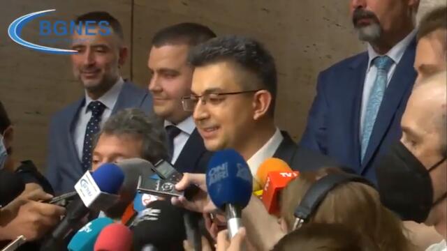 Тошко Африкански (Бибитко) и кандидат Премиера им станали за смях