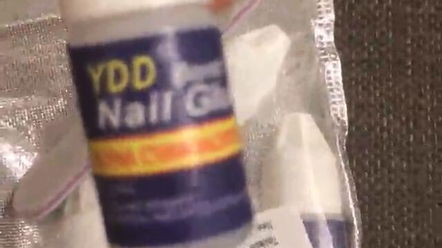 Make your manicure nails gel glue-Направи си в маникюр нокти гел лепило.