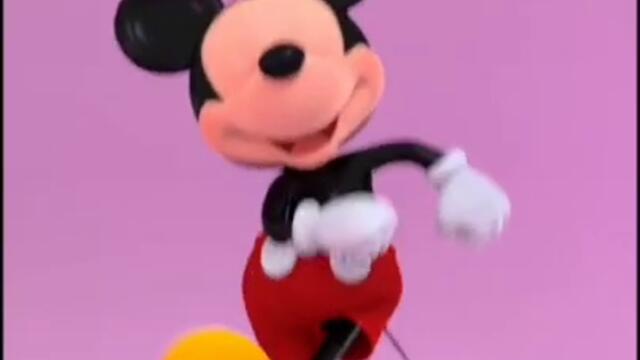 Mickey Mouse bailando. 🐀🧀