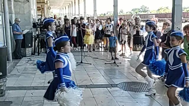 Мажоретен детски танц !