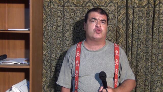 Нередовен полицай иска от граждани да слагат маски