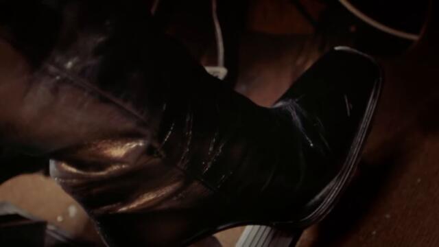 Maan - Niks Is Heilig (Official video)