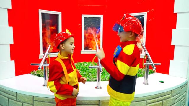 Chris play at the game center for children