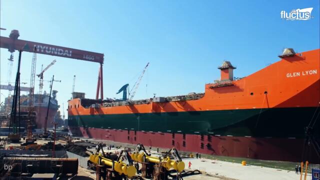 The Hypnotic Job of Working on Giant Propellers Underwater