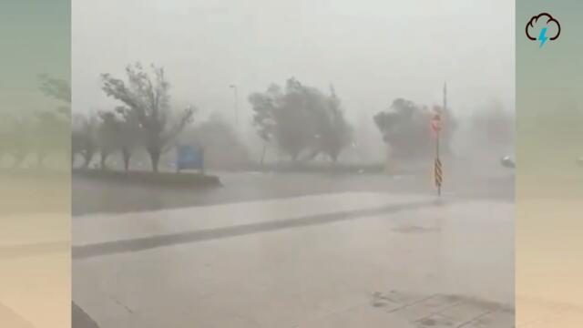 apocalypse in USA ! worst Hurricane hits Louisiana, causing devastation and  chaos!