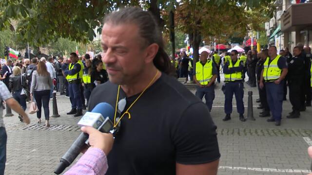 Бармани и сервитьори: COVID-19 след 22 часа ли излиза