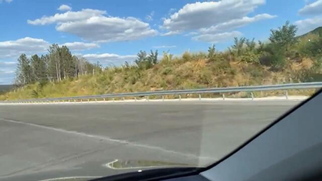 Бойко Борисов подскача по автомагистрала Хемус. Щеше да бъде готова за има-няма седмица-година-две.