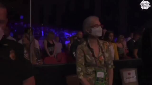 9/11 moment of silence interrupted by screaming lady at boxing match with Evander Holyfield Trump