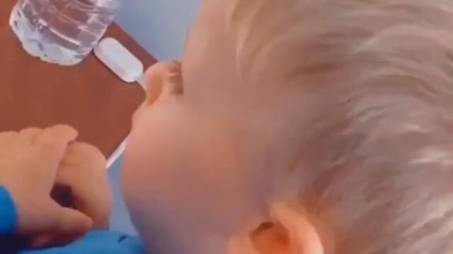 Hey google daj mickey mouse...🤣🤣🤣