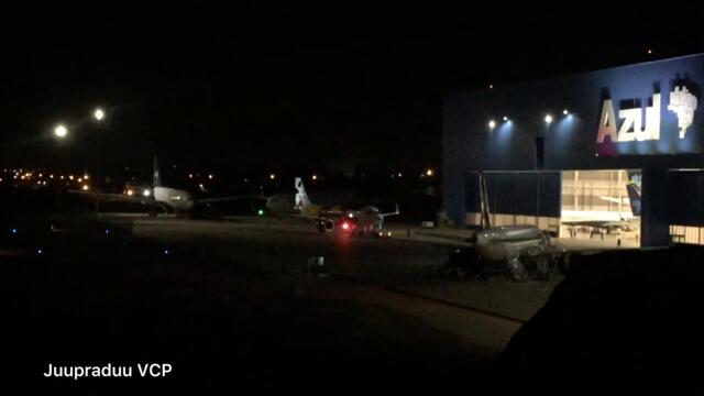 AERONAVE AZUL MICKEY MOUSE NO HANGAR DE MANUTENÇÃO EM VIRACOPOS.