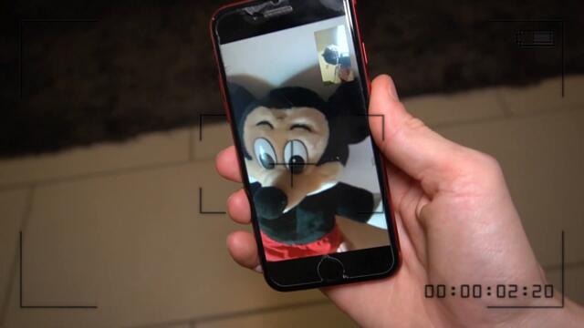 OUVRIR LA PELUCHE MICKEY MOUSE à 3H DU MATIN ! (EFFRAYANT)