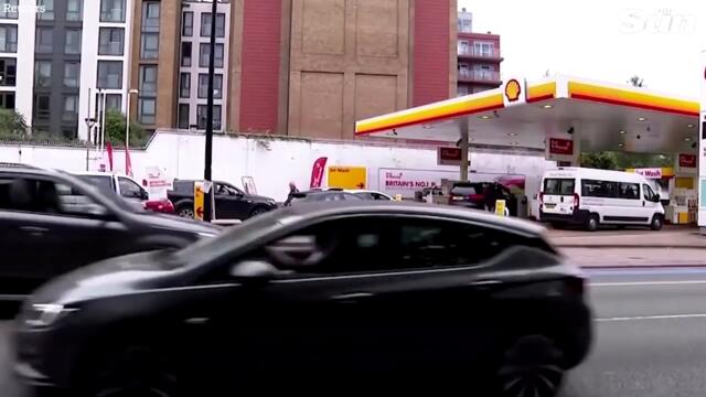 Petrol stations set £30 fuel limit due to ‘greedy’ panic-buyers amid fuel shortage fears