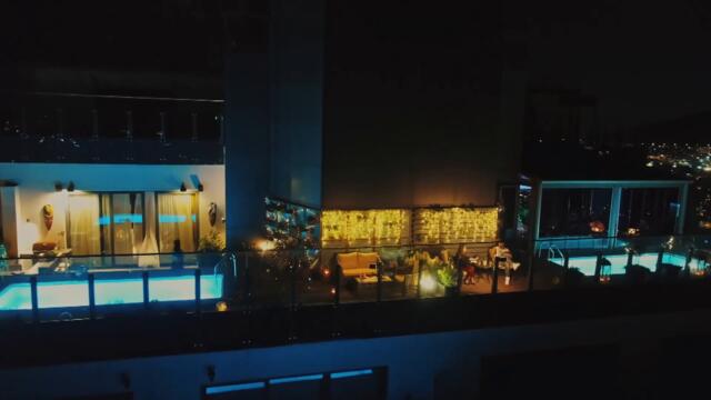 Özgür Fena Yakalandı - Bay Yanlış