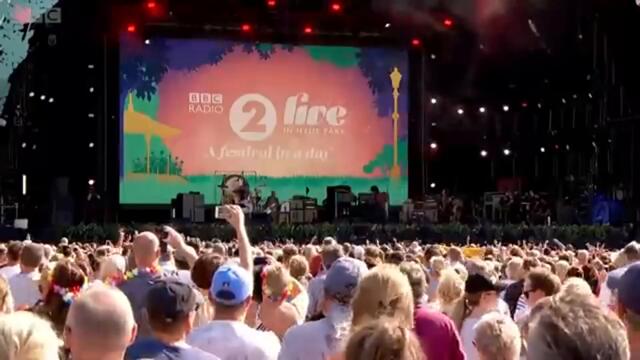 Lenny Kravitz Shreds "Are You Gonna Go My Way"