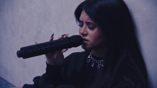 Nessa Barrett - scare myself (Live Performance) | Vevo