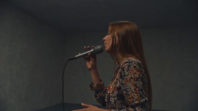 Majo Aguilar - Me Vale (Live Performance) | Vevo