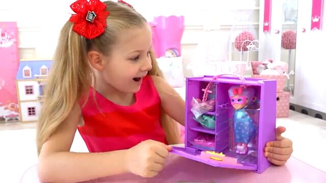 Diana and Roma play Superheroes and help each other
