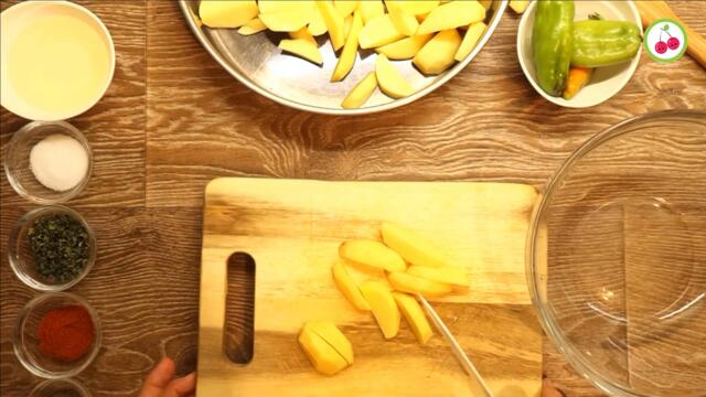 ПИЛЕ С КАРТОФИ на фурна! Лесна за приготвяне рецепта, с вкус, който помните от детството.