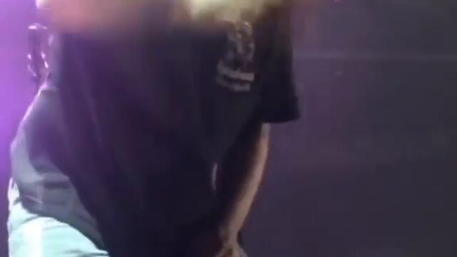 Post Malone Getting Off Stage To Help A Fan Who Was Getting Crushed