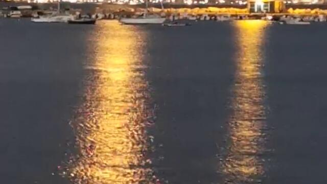 Апельсиновое полнолуние над Тирренским морем