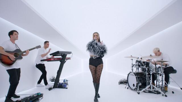 Mimi Webb - Halfway (Live) | Vevo DSCVR Artists To Watch 2022