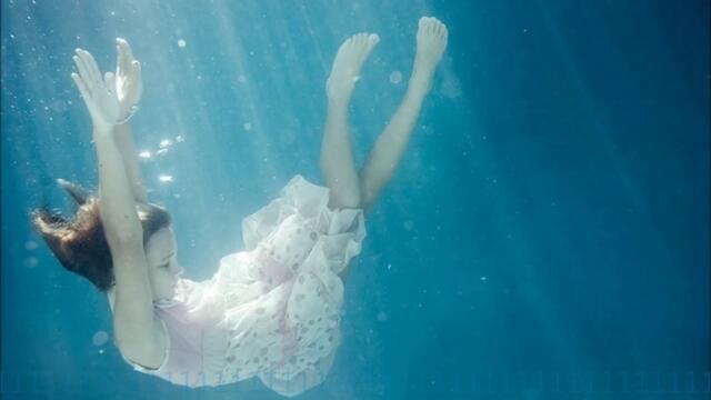 Под вода ♛ Elizabeth Fraser - Underwater ПРЕВОД ♛ 🎵 ╰⊱♡⊱╮~ ♛ ¨¨˜'°º★¸.•
