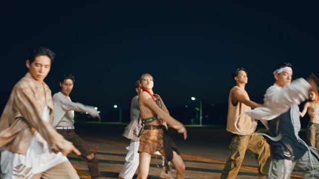 LISA - 'MONEY' EXCLUSIVE PERFORMANCE VIDEO