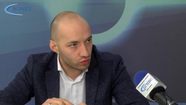 Ганев: Негативите на Петков ще се лепят на Радев