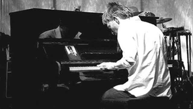 Radiohead - Everything In Its Right Place (Hybrid Remix)