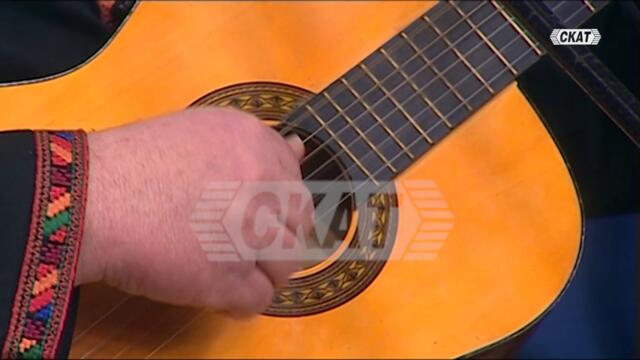 Николай Кисьов изпълнява новата си песен "Лястовице бяла"