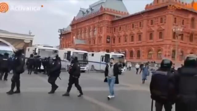 Pro-war woman arrested in Moscow