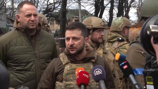 Володимир Зеленський у Бучі: президент України поспілкувався зі ЗМІ та місцевими