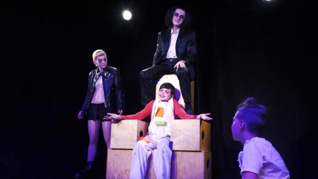 "Кой си ти?"- видео с отзиви от публиката и BG субтитри, 2022