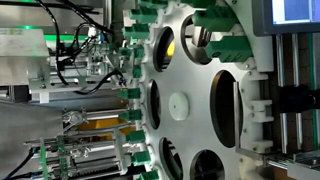 Full auto bottles vibrator, auto 2 heads filling and capping production line, with square cap feeder