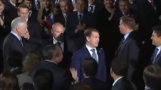 👮Бункерний президент заарештував свого слугу Володимира Мау