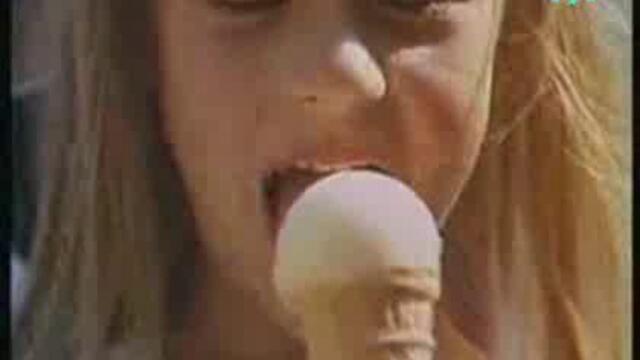 БЛОНДИНКА БЛИЖЕ СЛАДОЛЕД !!