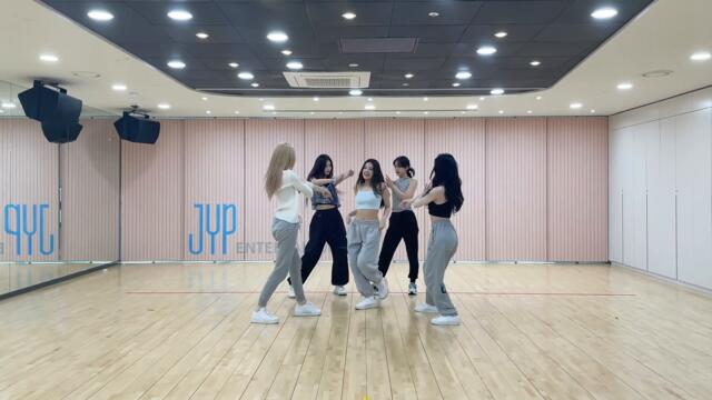 ITZY "SNEAKERS" Stage Practice