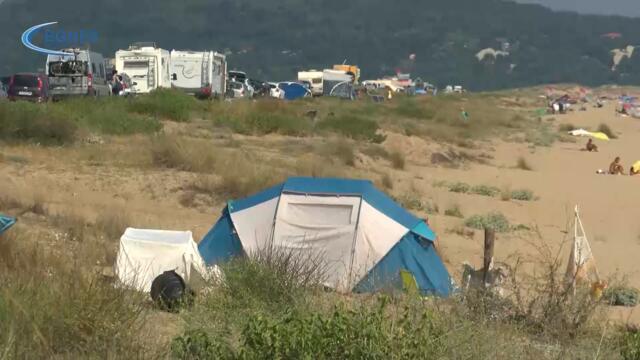 Кемпери и палатки са превзели „Шофьорския плаж”