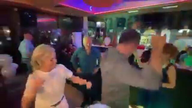 християнско евангелски кючек има и яйца червени даже и козунаци .