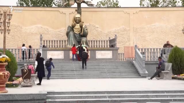 Модари президент ё аз раиси шаҳр. "Пайкари модар" дар Кӯлоб ба кӣ монанд аст?