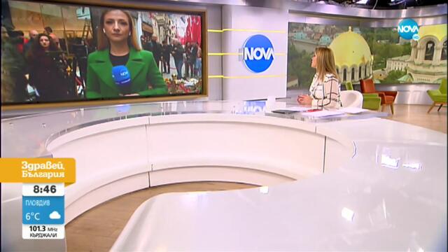 Стотици продължават да носят цветя и свещи на мястото на трагедията в Истанбул - Здравей, България