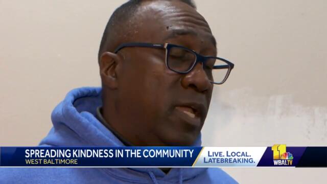 'Don't let the hope die': Group hands out free Thanksgiving dinners amid violence