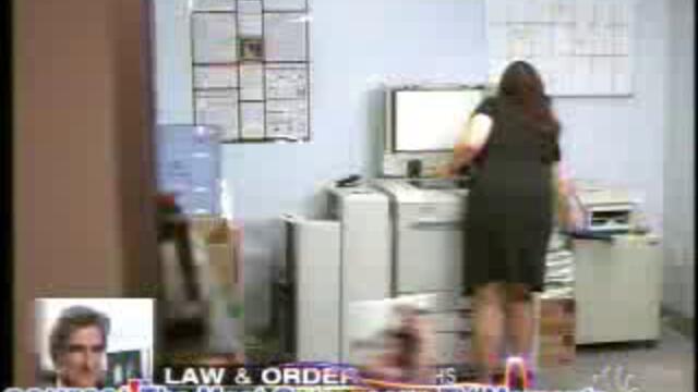 Дебелана Си Снима Задника На Ксерокс Машина - Vbox7[via torchbrowser.com]